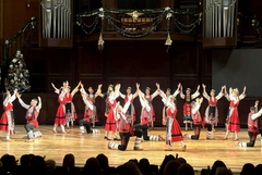 Коледен концерт на ансамбъл „Добротица“ изпълни зала „Добрич“ (СНИМКИ)