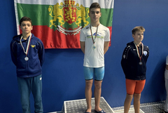 ПЛУВАНЕ: Пламен Василев с три златни и два сребърни медала от държавното за деца