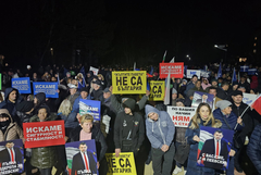 Привърженици на "ДПС-Ново начало" се събраха на митинг в Крушари тази вечер