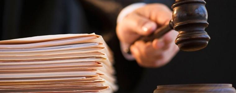 Съдът остави в ареста четирима мъже, обвинени за серия телефонни измами