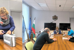 Отвориха кутията с дарения от мартенския благотворителен базар в Каварна