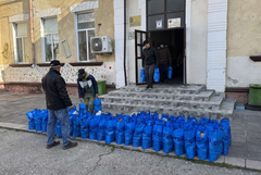 400 пакета с хранителни продукти на нуждаещи раздава за Великден кампанията „Споделен хляб” (СНИМКИ)