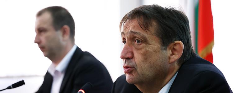 Министър Шишков сигнализира за проблеми с договорите за пътна поддръжка