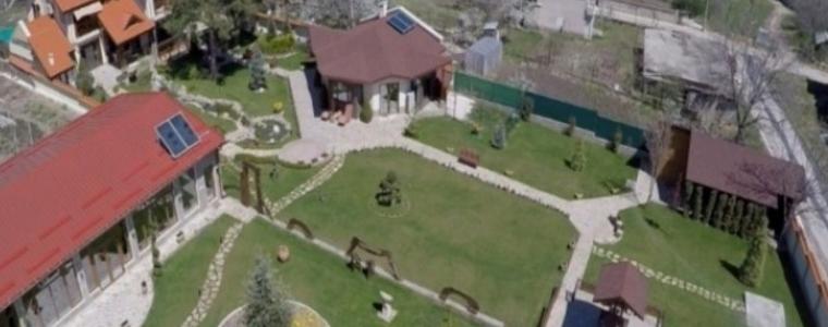 Кметът на Пазарджик живее в „селска къща” за 1,5 млн. лв. 