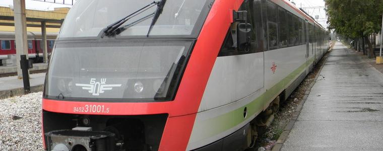 Министърът на транспорта обеща: Няма да има студени, мръсни и закъсняващи влакове за празниците 