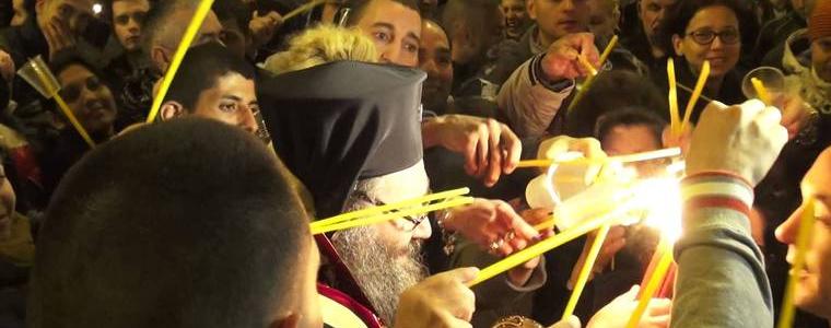 Множество добричлии отнесоха Благодатния огън по домовете си