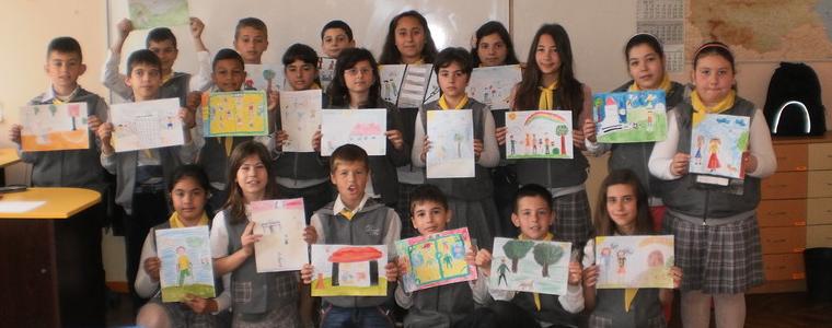 Деца от Добрич участват в кампанията #DrawDisability