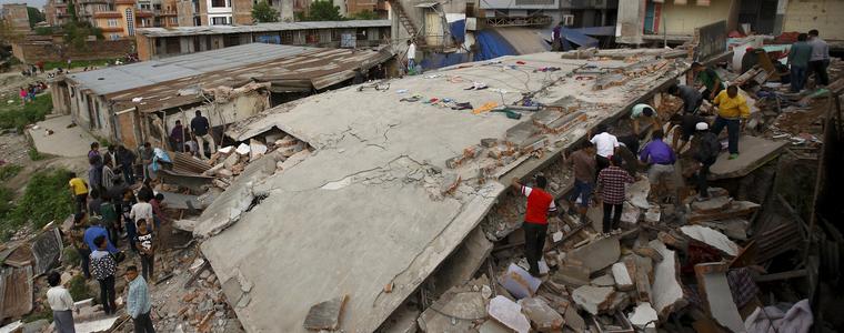 Откриха 50 загинали в района под Еверест