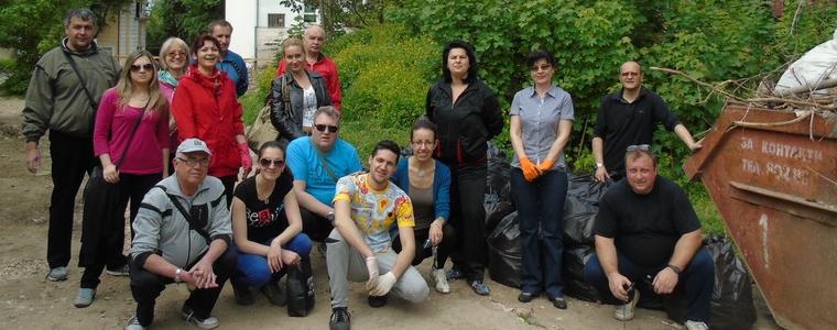 Служители на Областна администрация се  включиха в първата акция от кампанията "Да изчистим България заедно"