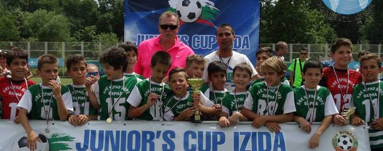 Дукадам награди призьорите във футболния турнир "Juniors cup Izida" в Албена