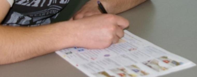 Хванати са 35 предварително попълнени листовки