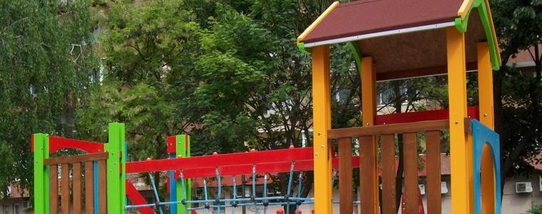 Откриват новата детска площадка зад бившето кино „Родина”