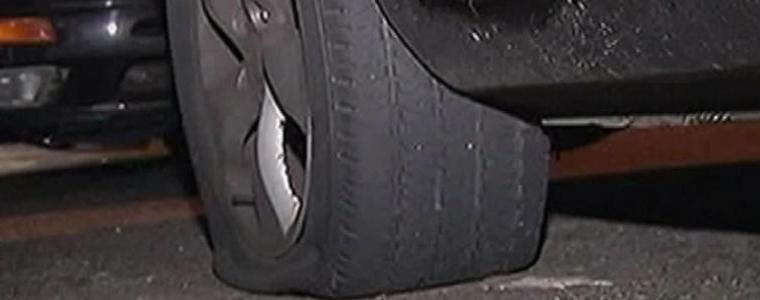 Пет автомобила в Балчик с нарязани гуми