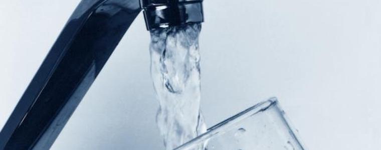 Повреден от частна фирма водопровод оставя без вода района около полицията и  ул.Ген.Колев посока Изида 