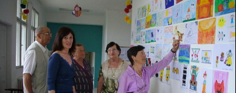 Рисунки на деца връщат спомените на възрастните в Дома