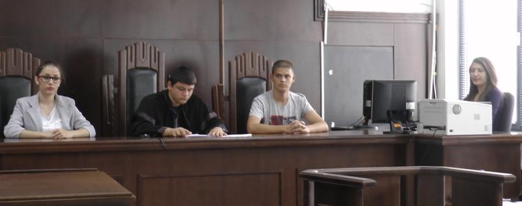 Ученици влязоха в ролята на съдия, прокурор, адвокати и съдебни заседатели