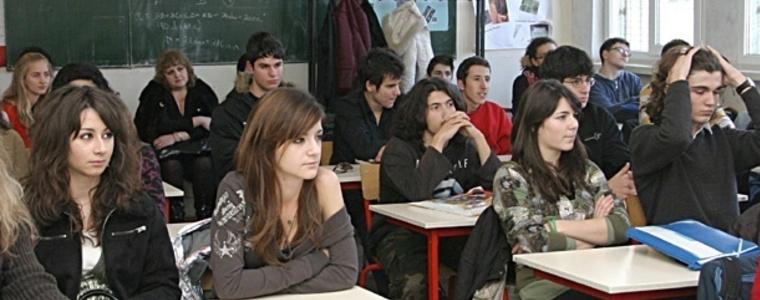 Едва 15 ученици допълниха паралелките на трето класиране в областта (ВИДЕО)