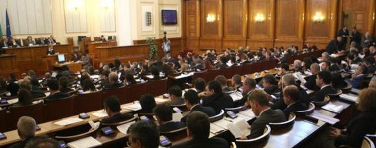 180 депутати се подписаха, „виртуално” промените в Конституцията са факт