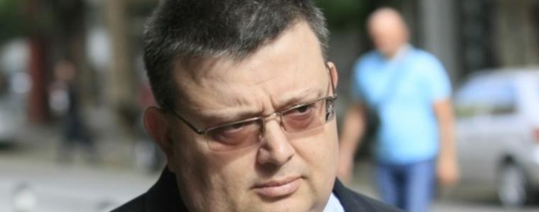Цацаров: Планът ми е да работя, а не оставка