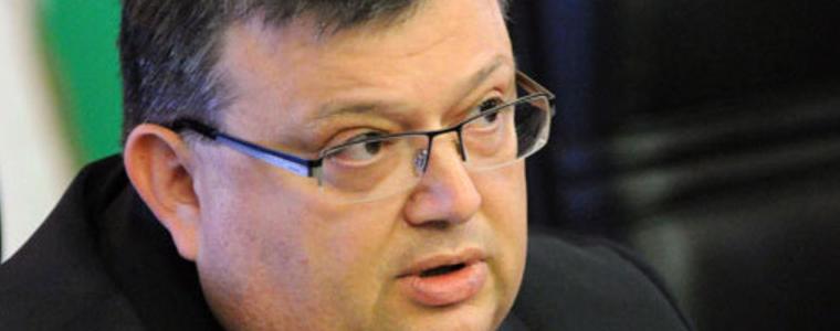 Цацаров: Подслушването на разговорите на адвокати, за да бъдат издирвани по-лесно техни клиенти, е невъзможно