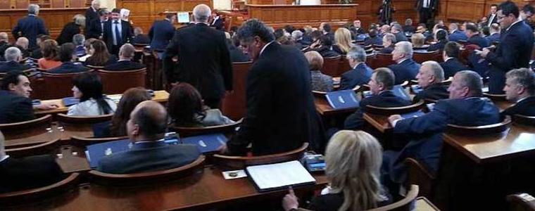 Депутатите обсъждат предлаганата от правителството пенсионна реформа