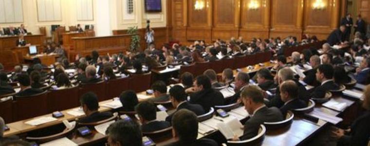 След близо 6 часа НС прие окончателните промени в Кодекса за социално осигуряване 