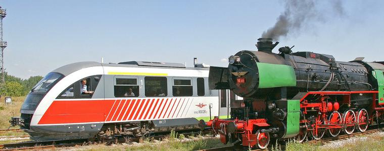 През първата неделя на месец август се отбелязва Денят на железничаря