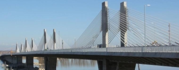 Румънец блъсна наш полицай на Дунав мост