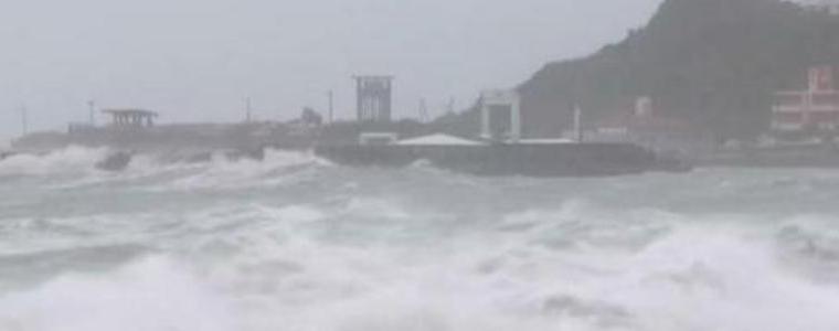 Тайфунът Соуделор връхлетя Тайван