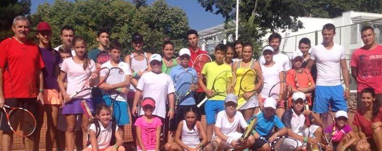30 румънски тенисисти са на 10-дневна подготовка във ваканционно селище Албена