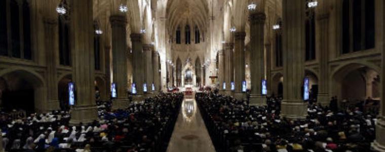 Папа Франциск се моли за загиналите поклонници в Мека