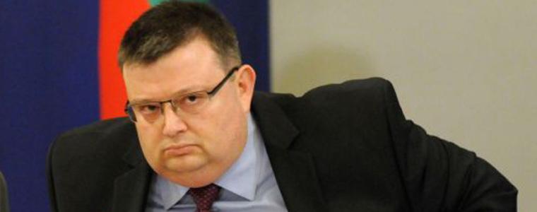 Цацаров нарече безумие идеята на КАТ за криминализиране на гонките
