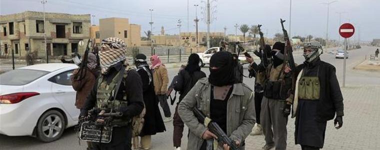 Членовете на "Ислямска държава" евакуират роднините си в Ирак след бомбардировките