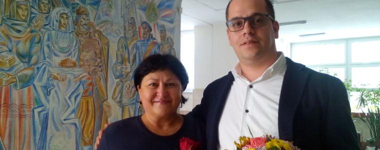 ИЗБОРИ 2015: Йордан Йорданов изненада с цветя своите първи учители