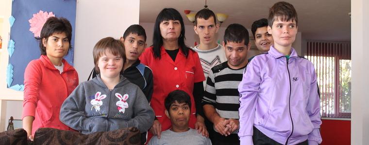 Осем девойки и младежи са настанени в защитено жилище в Крушари