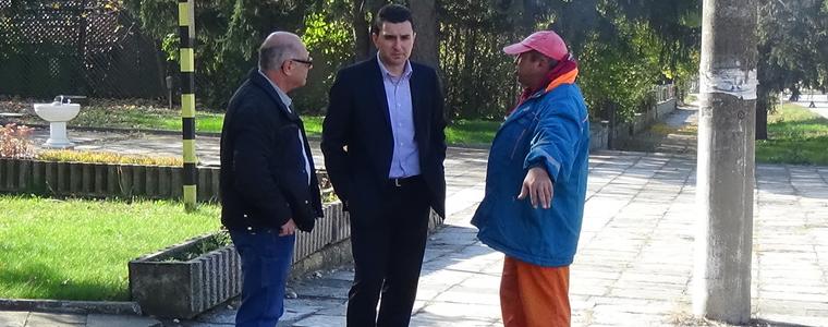 Кметът на Генерал Тошево инспектира поставянето на съоръжения за намаляване на скоростта в Кардам  