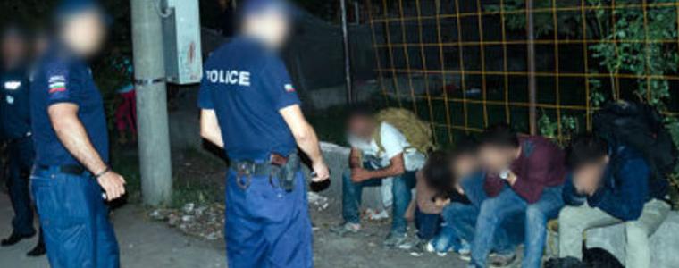 Обвиняват българските полицаи в побои и изнудване на мигранти