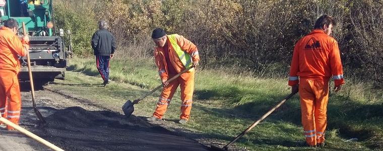 Продължават ремонтите по общинската пътна мрежа в община Генерал Тошево