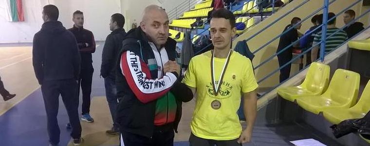 Първи медал за добричкия клуб по канадска борба „Хищник”