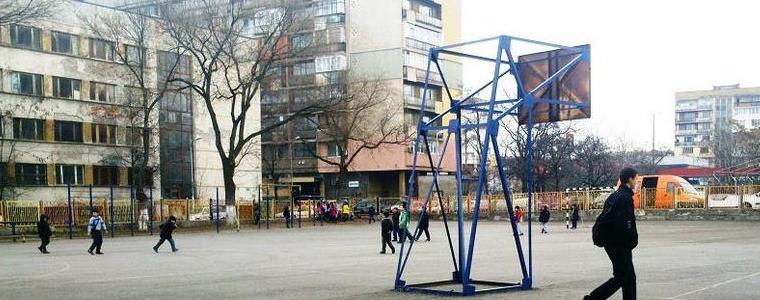 Родителите трябва да имат достъп до училищата, но входният режим трябва да се прецизира
