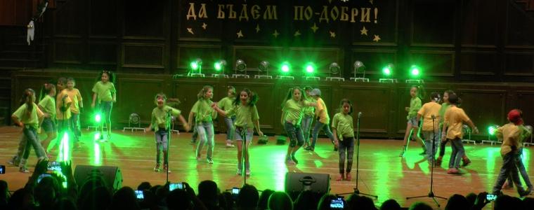 "Да бъдем по-добри" призоваха от СОУ "Любен Каравелов" (ВИДЕО) 