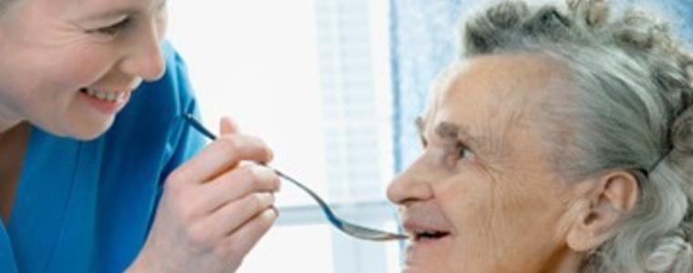 84 лични асистенти  обслужват 100 самотноживеещи  възрастни