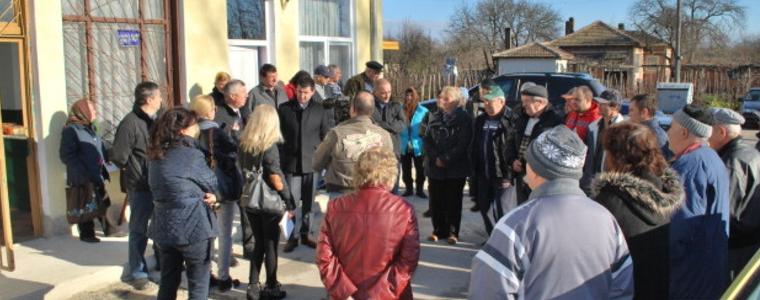Жители на Сираково и съседни села протестираха срещу лошото състояние на републикански път