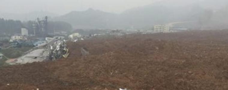 Свлачище затрупа сгради в Китай, все още не е известен броят на жертвите