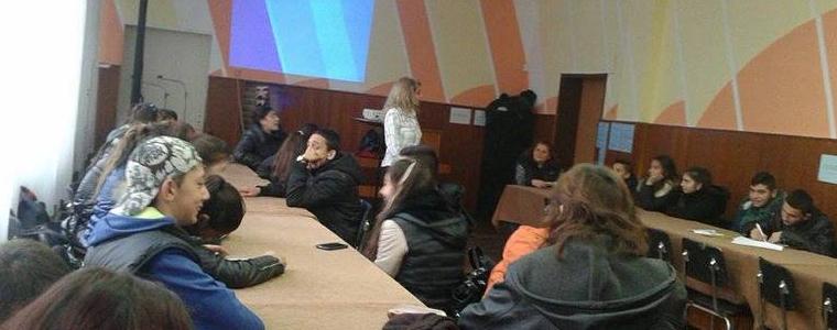 Ученици - роми бяха запознати с превенция на ранните бракове