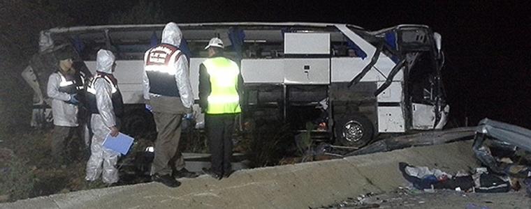 Автобус с бежанци се обърна в Турция, има загинали