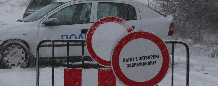 Изключително тежка обстановка по пътя за Варна, който остава затворен 