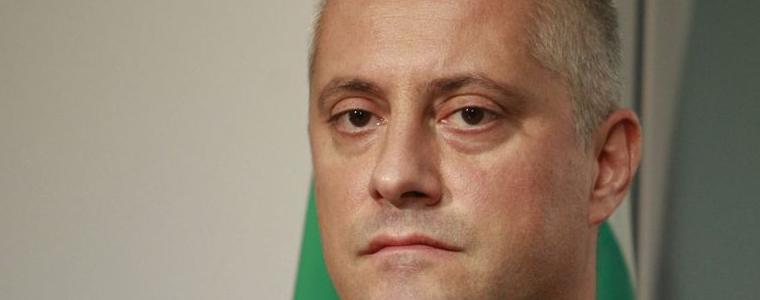 Лукарски прехвърли отговорността за цените на горивата на КЗК