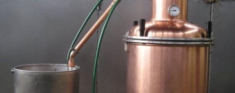 Официално е забранено варенето на над 500 литра домашна ракия