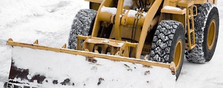 Паркирани на пътя коли затрудняват снегопочистването в Добрич